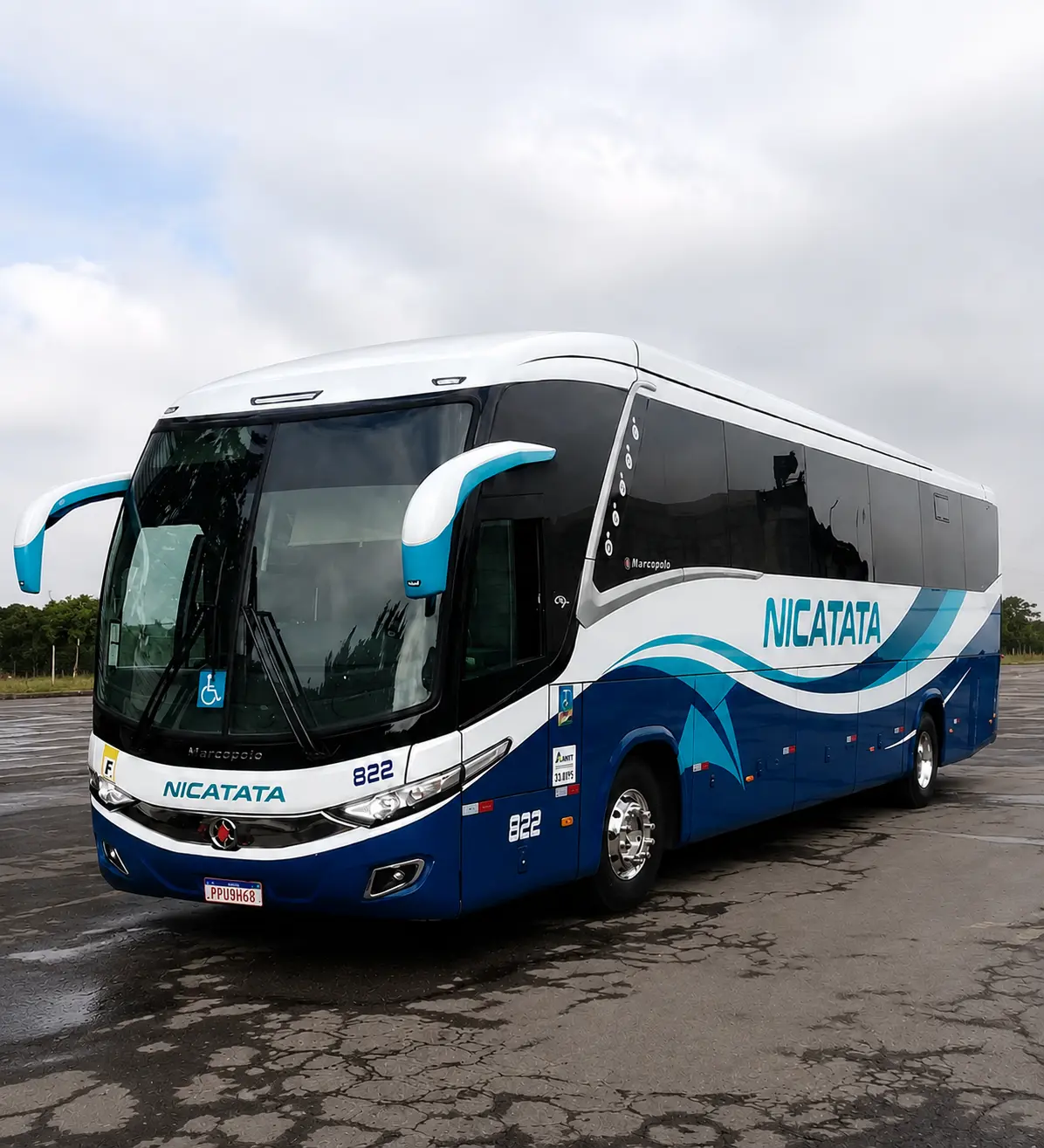 Ônibus da Nicatata Transportes em serviço de fretamento